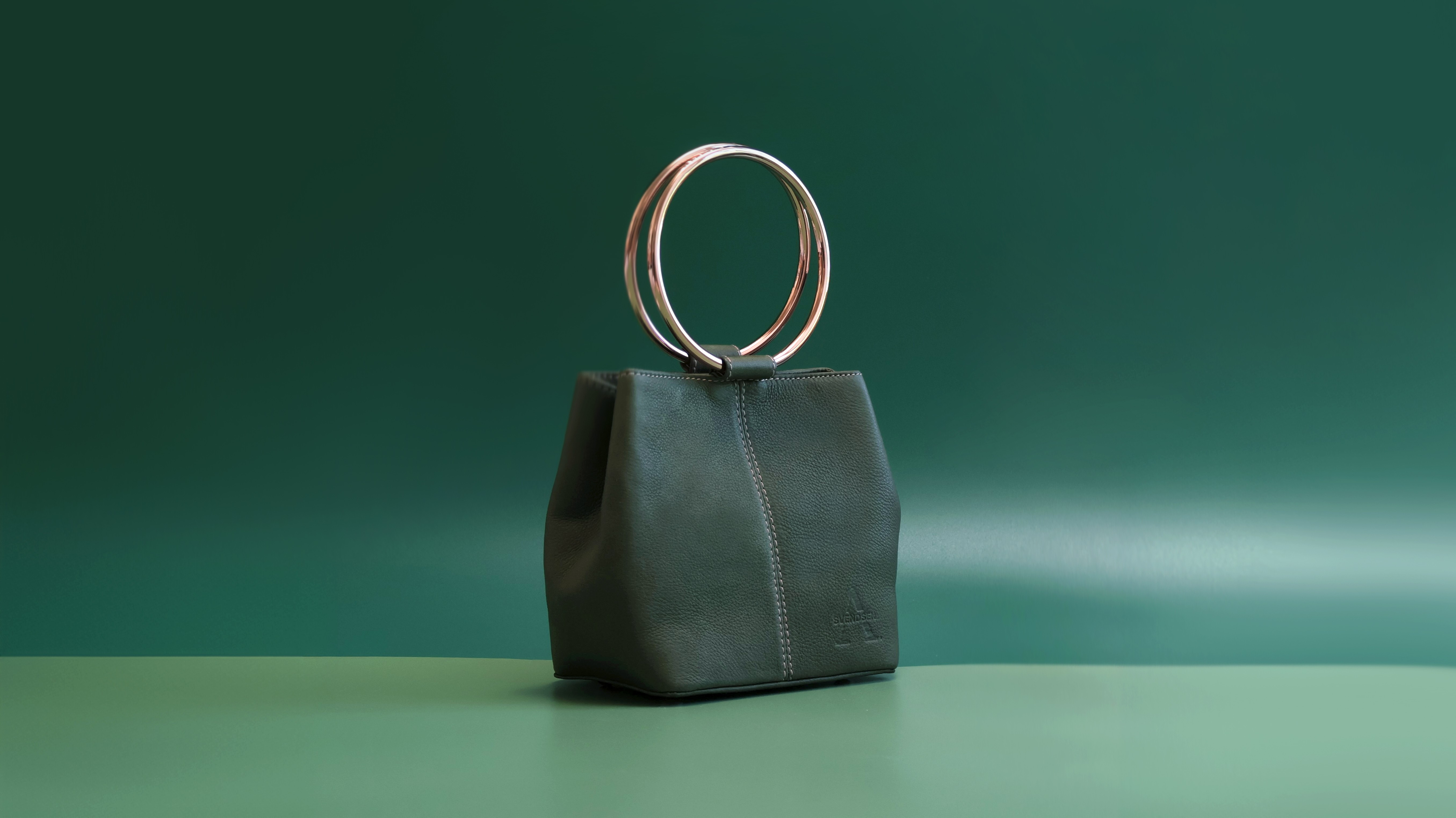 Das Bild zeigt eine Tasche der Kollektion "Antarctic Bag" des Labels Alexandra Svendsen.