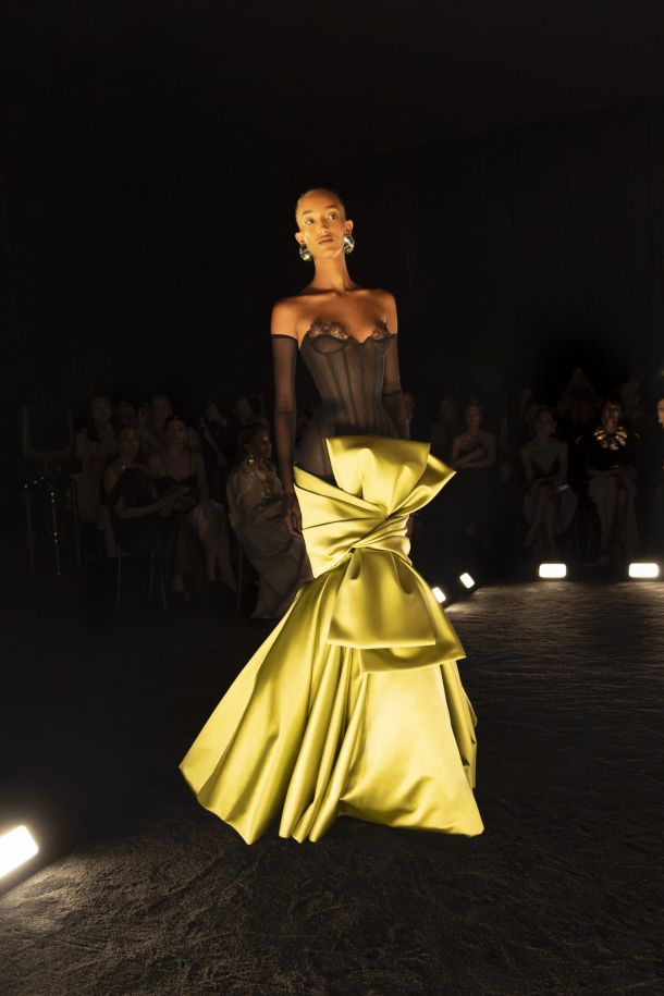 Schiaparelli Haute Couture Fall Winter 2024 Look 26. Photo © Giovanni Giannoni. Photo courtesy Patrimoine Schiaparelli, Paris