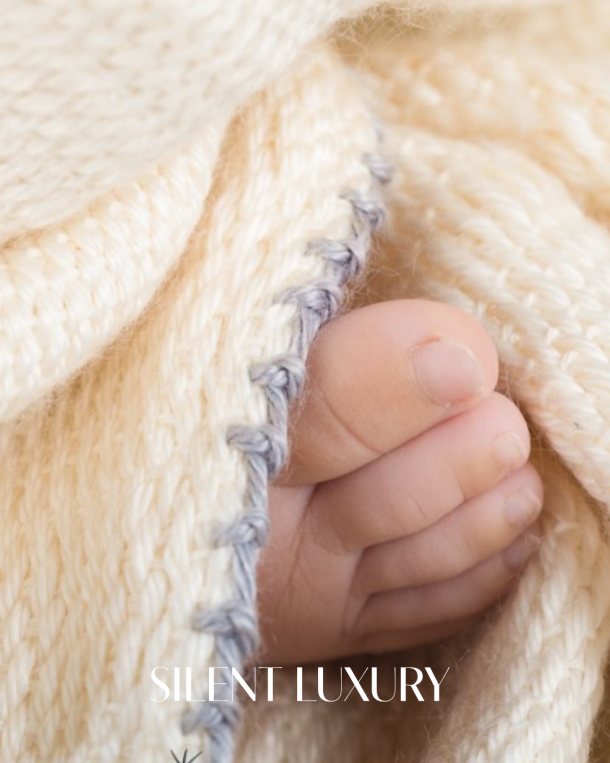 Baby foot wrapped in D-Leite by Inés Rodríguez, made from milk fibre and Merino wool - Photo: Julio Eiroa