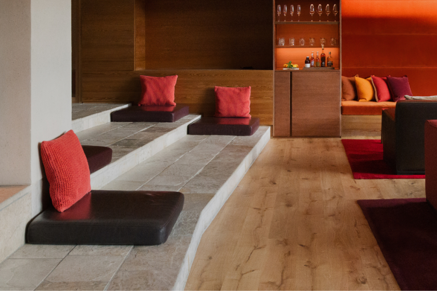 Ankommen und Innehalten: In einer Welt der Gezeiten bietet die ehrliche Wärme eines Zuhauses den sichersten Boden.| Photo: Tobias Kaser