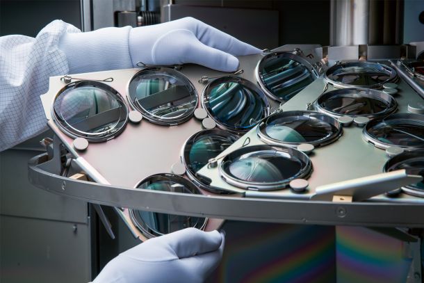Lens surface treatment in production at Silhouette, Linz, Austria. © 09_2024_Maybac