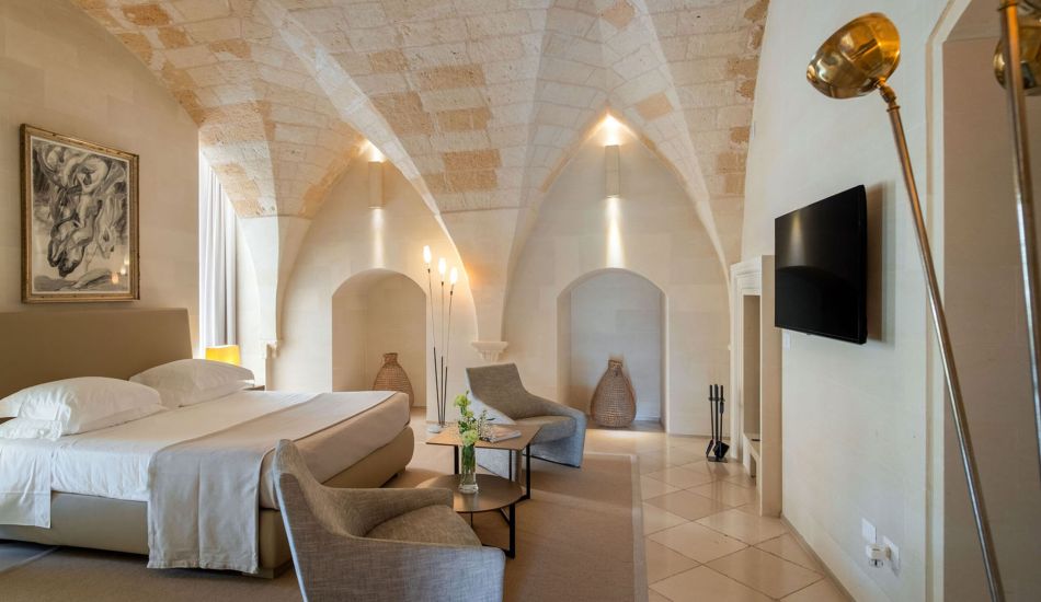 Suite at La Fiermontina Luxury Home, Lecce. 17th-century Pietra Leccese vaulted ceilings, interior design by Laboratoire Design, Rabat. | © La Fiermontina