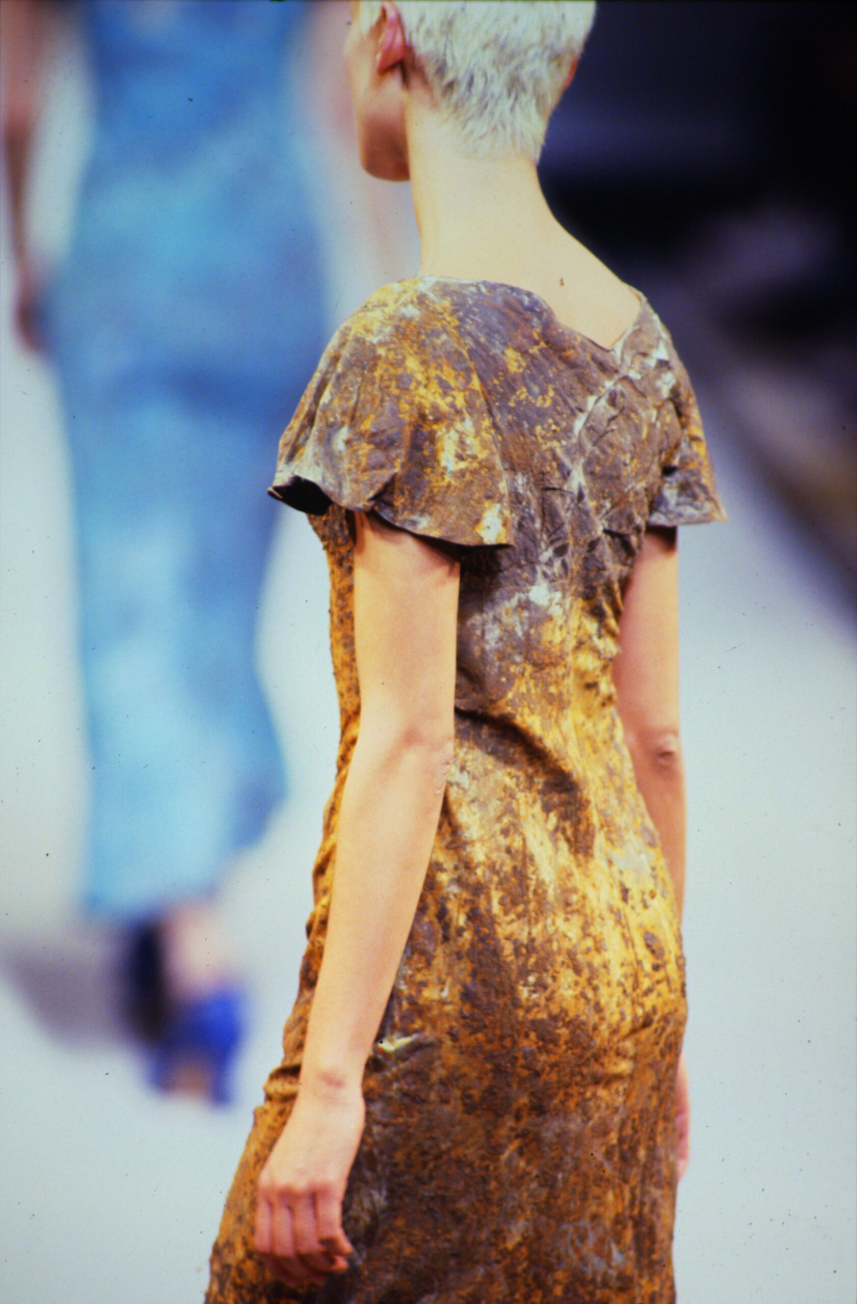 Hussein Chalayan, Temporary Interference, Spring/Summer 1995. Courtesy of Niall McInerney/Bloomsbury/Launchmetrics/Spotlight.