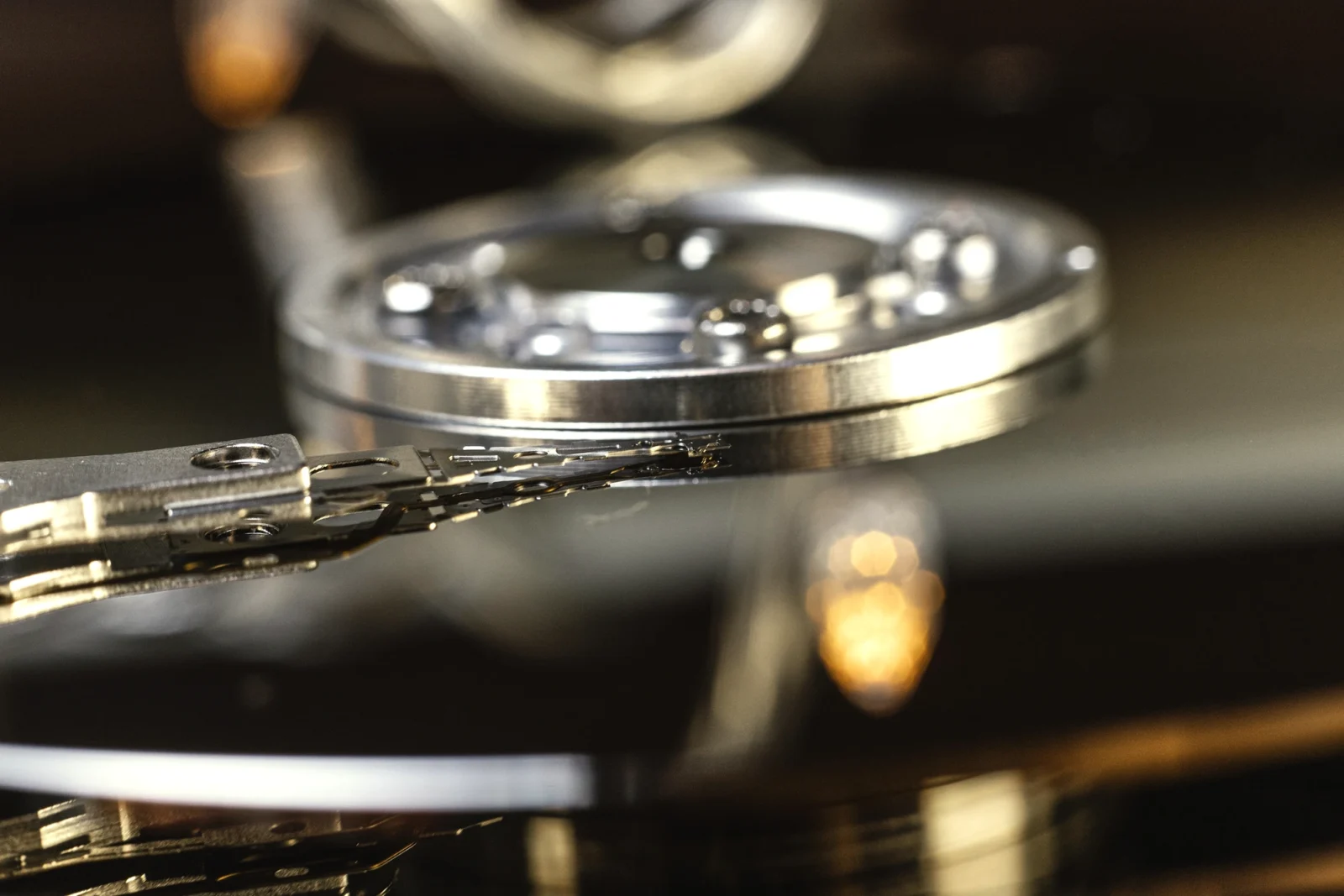 Switzerland exported 2.4 billion francs of watches in June 2026, shipping fewer pieces at higher values. | Photo: magnific.com