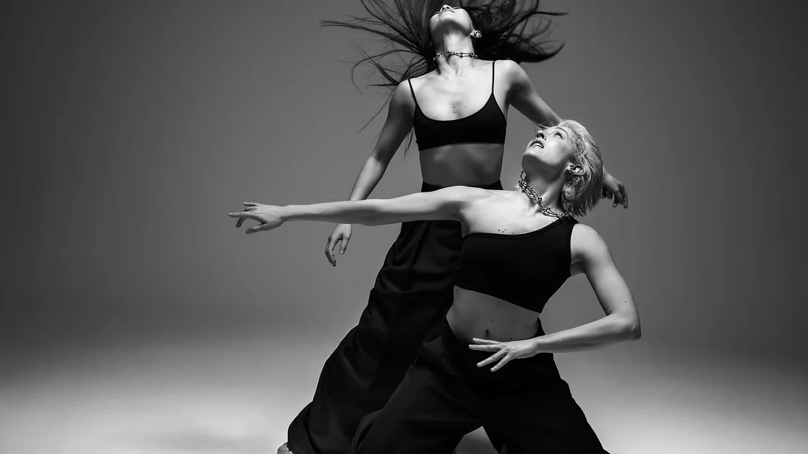 Gellner presents its pearl collections on dancers and models. The Wiernsheim manufactory passed to the Dettinger Schmuck group on 1 September 2026. Courtesy of Gellner