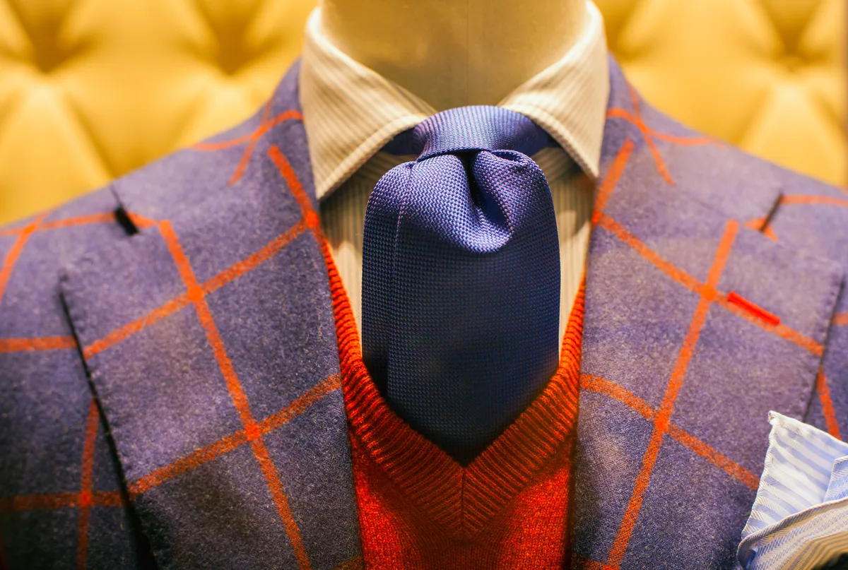 A windowpane check in wool. Savile Row settled on restraint under Beau Brummell, and the argument about colour has run on the street ever since. | Photo: magnific.com