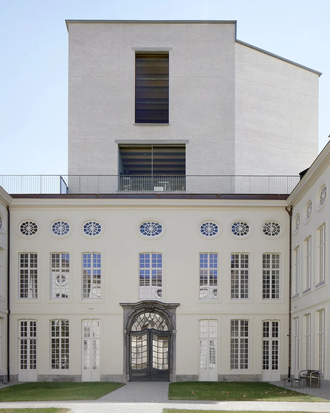 Courtyard of the Hotel de Coninck at Design Museum Gent with the new wing behind