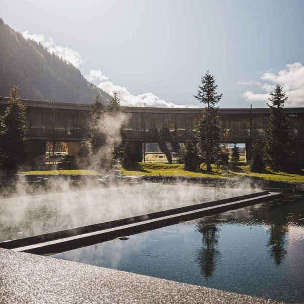 aparthotel-mit-pool-aussenpool