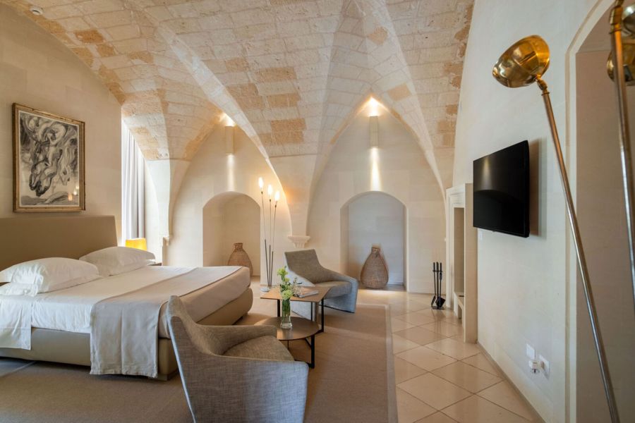 Suite at La Fiermontina Luxury Home, Lecce. 17th-century Pietra Leccese vaulted ceilings, interior design by Laboratoire Design, Rabat. | © La Fiermontina