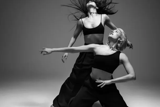 Gellner presents its pearl collections on dancers and models. The Wiernsheim manufactory passed to the Dettinger Schmuck group on 1 September 2026. Courtesy of Gellner