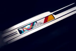 The treadplate carries the colours of the hidden lining and the words one of one. Bespoke illuminated treadplates with the embroidery design are fitted to all four door sills. | Photo: Rolls-Royce Motor Cars